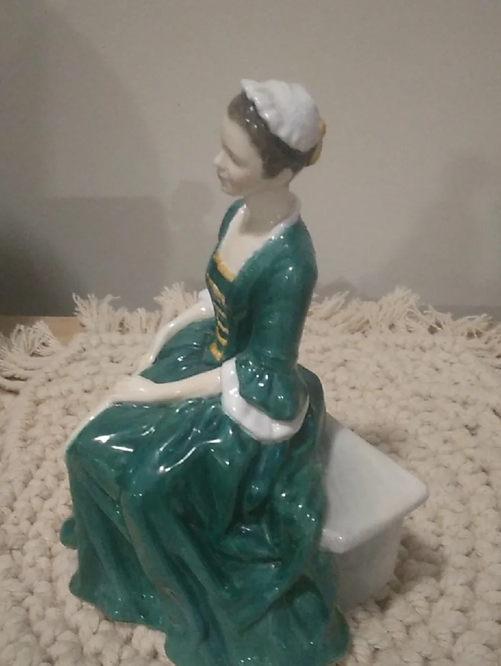 Royal Doulton A Lady From Williamsburg Figurine HN 2228